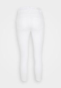 Vero Moda Petite VMHOT SEVEN PUSH PANT - Calças de ganga de corte skinny - bright white