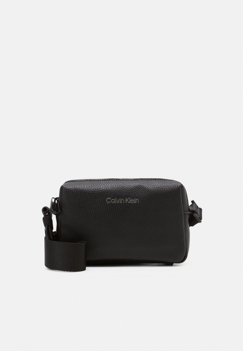 Calvin Klein MUST CAMERA BAG UNISEX Sac bandoulière black/noir