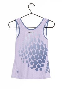 Ljuslila träningslinne med ett honungskakemönster i gradientnyanser av blått. Har tunna axelband och rundad halsringning. Hänger på en svart krok.