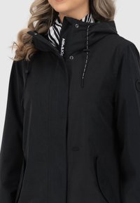 alife & kickin Regenjas - black