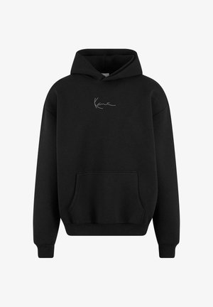 Schwarzer Pullover-Hoodie aus weichem Stoff, mit einer vorderen Kängurutasche und einem silbernen Signaturlogo auf der Brust. Klassisches Design mit gerippten Bündchen.