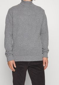 Selected Homme Stickad tröja - grey