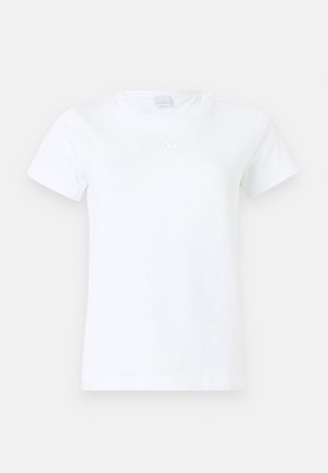 T-shirt bianco in cotone con maniche corte, collo rotondo e un logo ricamato discreto sul davanti. Texture liscia e vestibilità classica.