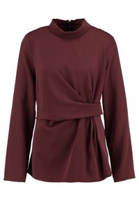 Blusa bordeaux a maniche lunghe con colletto alto, caratterizzata da una vita arricciata e un tessuto morbido e leggero. Chiusura con zip sul retro.