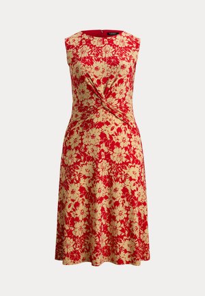 Κόκκινο φόρεμα με floral σχέδιο, αμάνικο, με ζωνάκι δεμένο στη μέση και φουσκωτή φούστα. Διακοσμημένο με κρεμ λουλούδια πάνω σε κόκκινο φόντο.