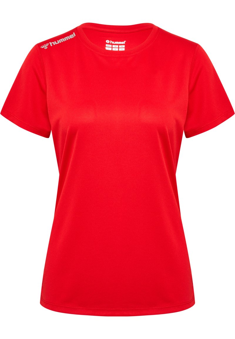 Rød t-shirt med korte ærmer lavet af åndbart stof, med rund halsudskæring og logodetalje på venstre skulder. Glat tekstur.