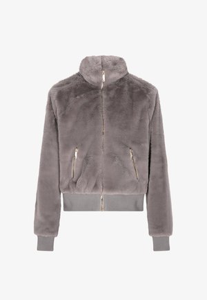 Lühike hall kunstkarusnaha jakk kõrge kraega, ees lukk ja kaks lukuga küljetaskut. Ribakujulised äärised lisavad disainile tekstuuri.