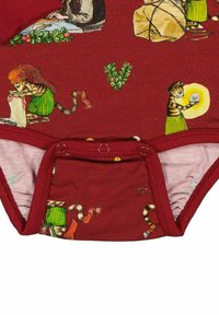 Punainen puuvillainen body leikkisillä eläinkuvituksilla, mukaan lukien kissa ja hiiri, vihreillä yksityiskohdilla ja pohjassa nepparikiinnityksillä.