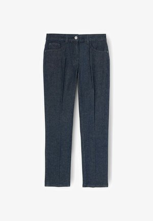 Jeans de mezclilla azul oscuro de pierna recta con bolsillos delanteros, trabillas para cinturón y cierre de botón en la cintura.