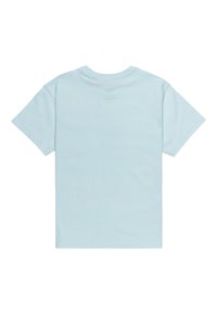 Lys blå bomulds t-shirt med rund hals, korte ærmer og en ensfarvet ryg. Stofret er glat med en subtil glans.