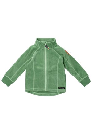 Giacca in pile verde con colletto alto, cerniera completa e cuciture a contrasto. Presenta un'etichetta arancione sulla manica e una targhetta del marchio all'orlo.