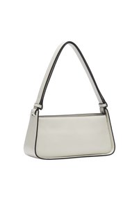 Biała skórzana torebka o zorganizowanej prostokątnej formie, z kontrastowym czarnym wykończeniem krawędzi i pojedynczym regulowanym paskiem na ramię.