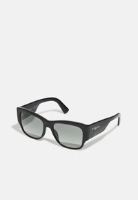 Ochelari de soare negri cu rame pătrate și lentile cu degradé. Prezintă brațe branduite cu textul "vogue". Material plastic neted, design minimalist.