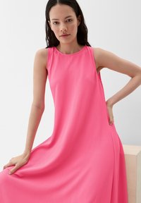 s.Oliver MIT PLISSEEFALTEN - Sukienka z dżerseju