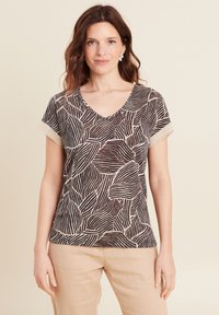 Korte mouwen V-hals top in zwart en crème met een bladerenpatroon. Heeft gestructureerde mouwen met een subtiele glans. Lichtgewicht stof.