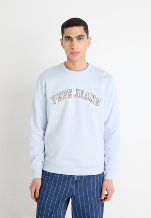 Lichtblauwe sweatshirt met ronde hals, voorzien van een beige "PEPE JEANS" logo in een gebogen ontwerp. Zachte stof en ribgebreide manchetten en zoom.