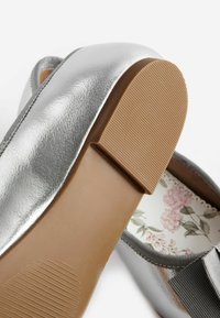 Next BOW  REGULAR FIT - Ballerinaskor - silver metallic