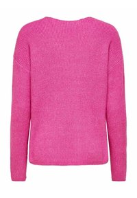 Rosa gestrickter Pullover, mittelschweres Garn, gerippte Struktur, kastige Form, lange Ärmel, weiter Ausschnitt, einfarbig, ohne Muster oder Verzierungen.