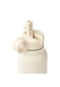 Beige waterfles met een textuur, voorzien van een flip-top deksel, een ingebouwd rietje en een ringhandvat voor het dragen.