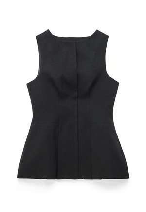 Čierny bezrukávový top s lodičkovým výstrihom, prispôsobeným pásom a jemnými vertikálnymi švami pre priliehavý siluetu.