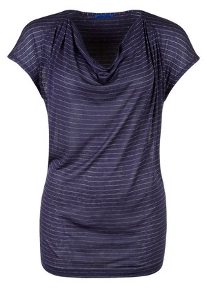 Blusa azul oscuro de manga corta con finas rayas horizontales plateadas y un escote drapeado en forma de capucha.