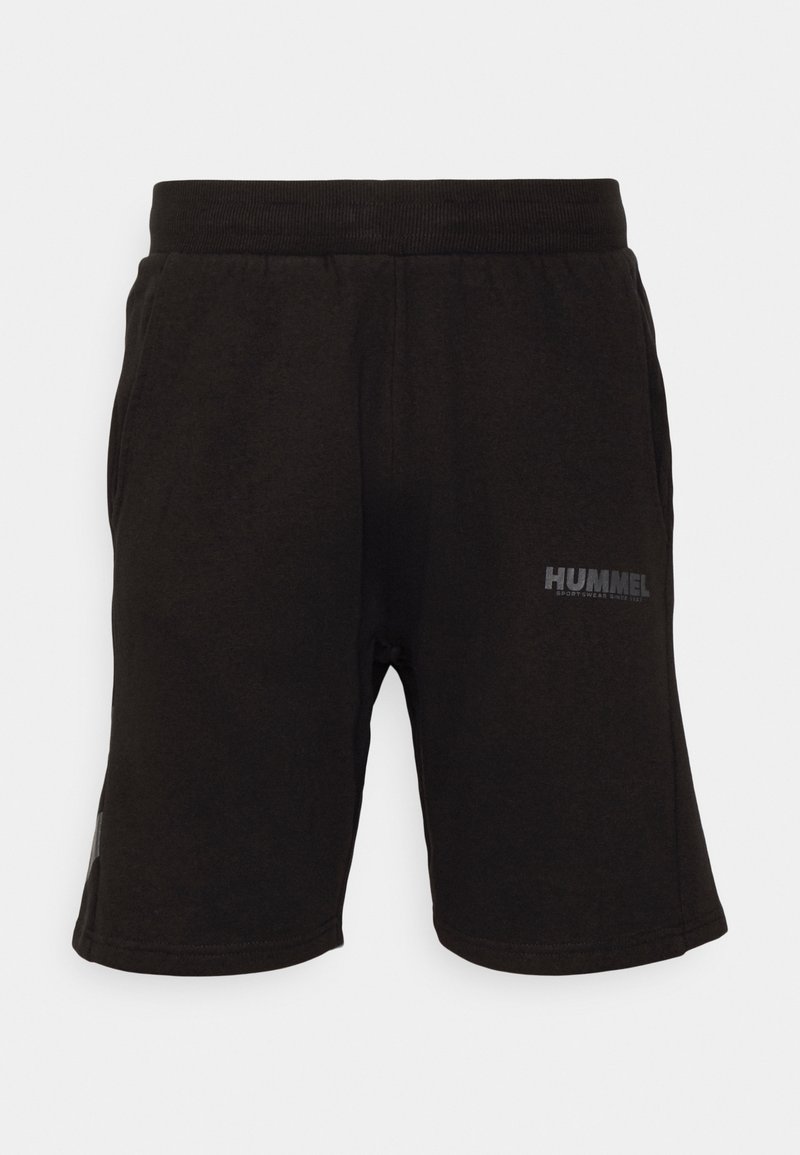 Pantalones cortos deportivos negros con cinturilla elástica, bolsillos laterales y un pequeño logo reflectante de "HUMMEL" en la parte delantera de la pierna derecha.