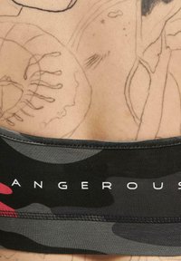 Dangerous DNGRS Topp - camouflage