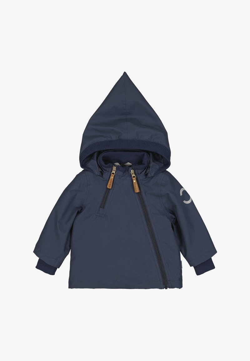 Tums zila bērnu jaka ar izvirzītu kapuci, divām rāvējslēdzēm, koka akcentiem, elastīgām piedurknēm un apļa logo uz piedurknes.