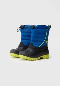 Blauwe en zwarte winterlaarzen voor kinderen met neon groene zolen en afwerking, trekkoorden en een klein kangoeroelogo aan de zijkant.