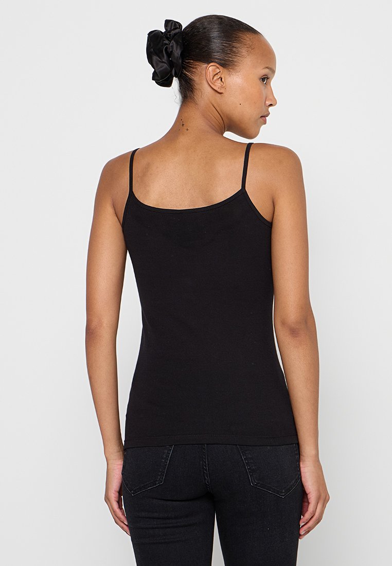 Schwarzes Baumwoll-Tanktop mit dünnen Trägern, taillierter Passform, glatter Textur und schlichtem Ausschnitt, von hinten betrachtet.