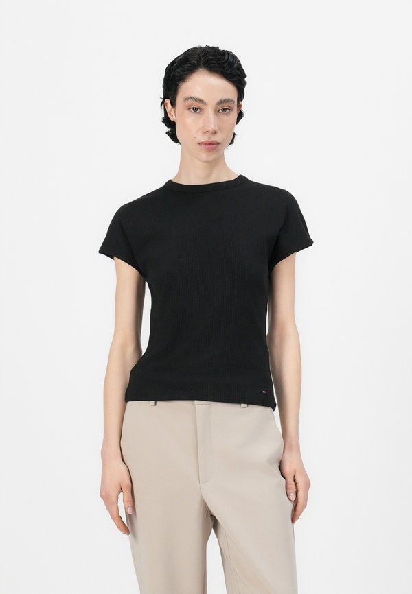 SLIM TEE - Basic T-shirt