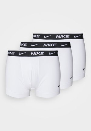 Trois paires de boxers blancs avec une ceinture élastique noire arborant le logo Nike en blanc et un petit logo noir à l'avant.