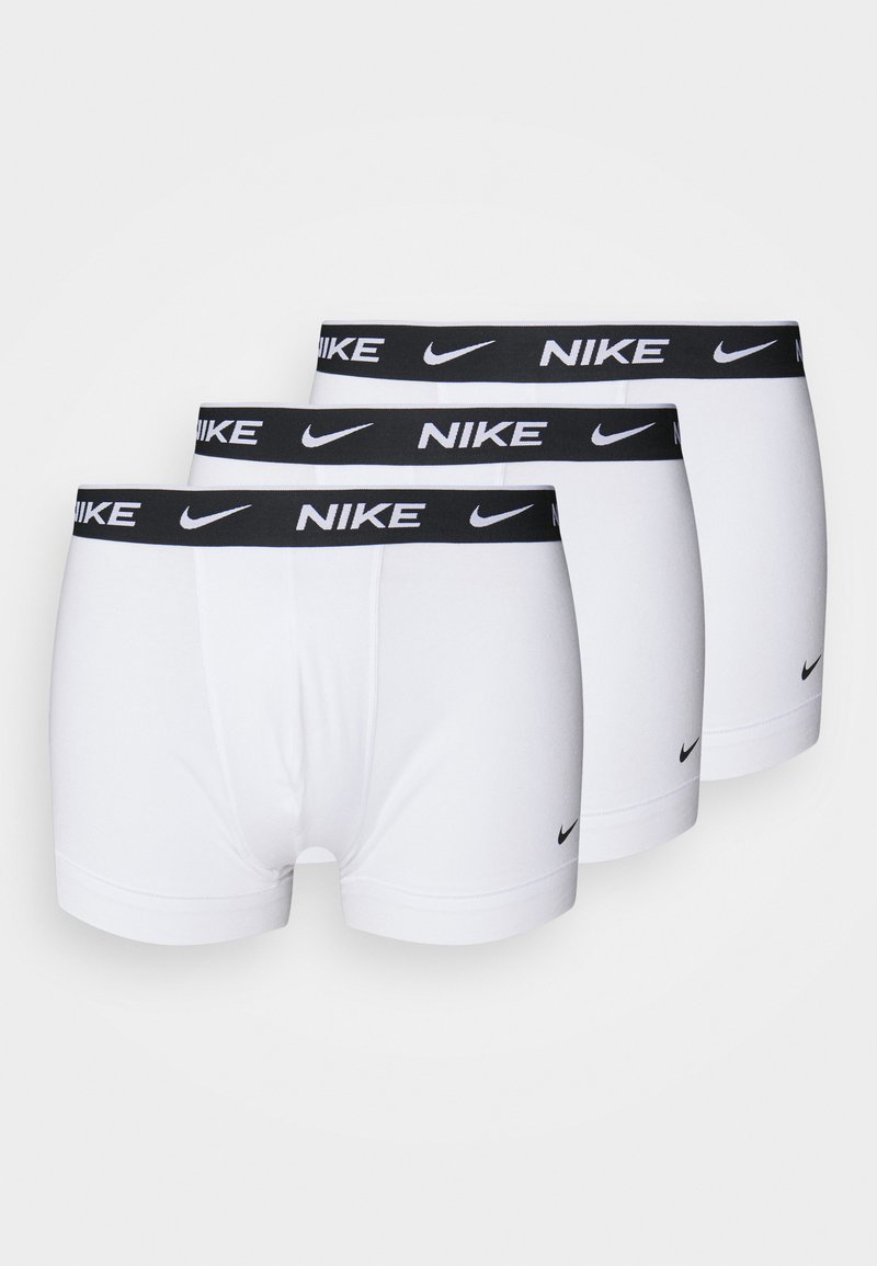 Három pár fehér boxer alsónadrág, fekete elasztikus derékpánttal, ami a Nike logóját viseli fehérben, és egy kis fekete logót az elülső részen.