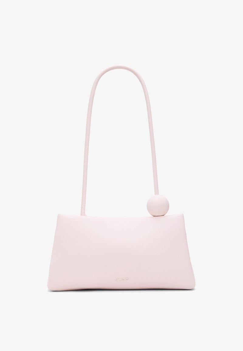Sac à bandoulière rectangulaire rose clair avec une fine sangle et un détail boule ronde près du haut sur un fond blanc uni.