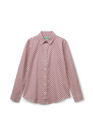 Langarmhemd in lichtroom met een geometrisch patroon van rode en paarse cirkels. Button-up ontwerp met een klassieke kraag en afgeronde onderrand.