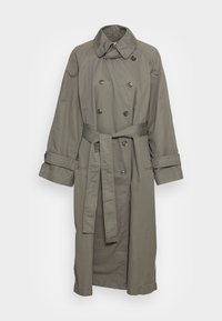 Khaki płaszcz trench z podwójnym zapięciem, z paskiem w talii i guzikami. Wykonany z lekkiego materiału o gładkiej teksturze.