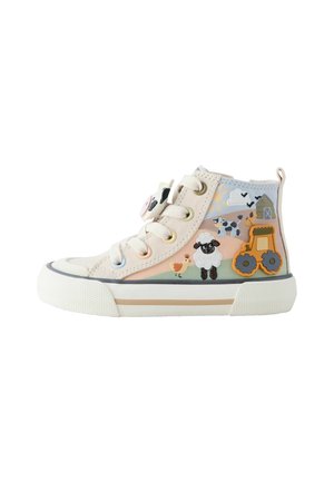 Lichtbeige hoge sneakers met decoratieve applicaties van boerderijdieren, bovenwerk van canvas, rubberen zool en een pastel kleurenpalet.