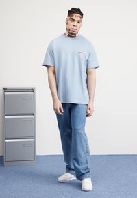 Carhartt WIP AMERICAN SCRIPT - Camiseta básica - frosted blue