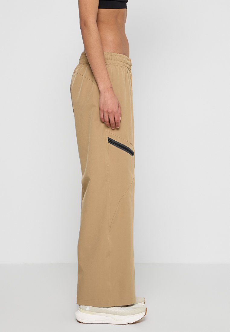 UNSTOPPABLE RELAXED FIT