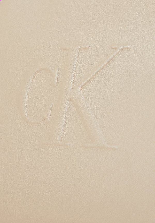 SCULPTED CHAIN SHOULDER BAG - Handbag - crockery4