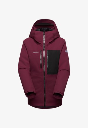 Bordeaux waterdichte jas met een zwarte borstzak, ritssluiting en capuchon. Kenmerkt zich door een logo aan de linkerkant en een strak ontwerp.