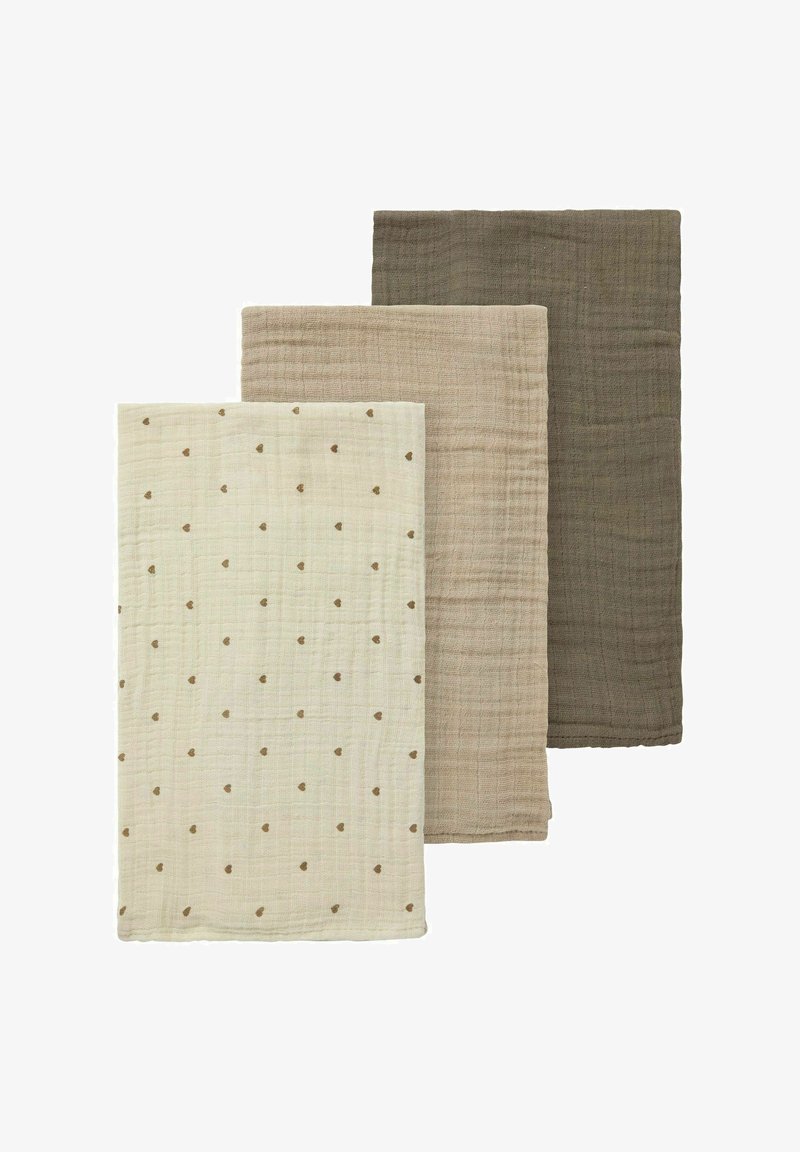 Sada tří bavlněných mušelínových utěrek. Jedna krémová s hnědým vzorem srdcí, jedna jednobarevná béžová a jedna tmavě olivově zelená. Měkký, texturovaný povrch.