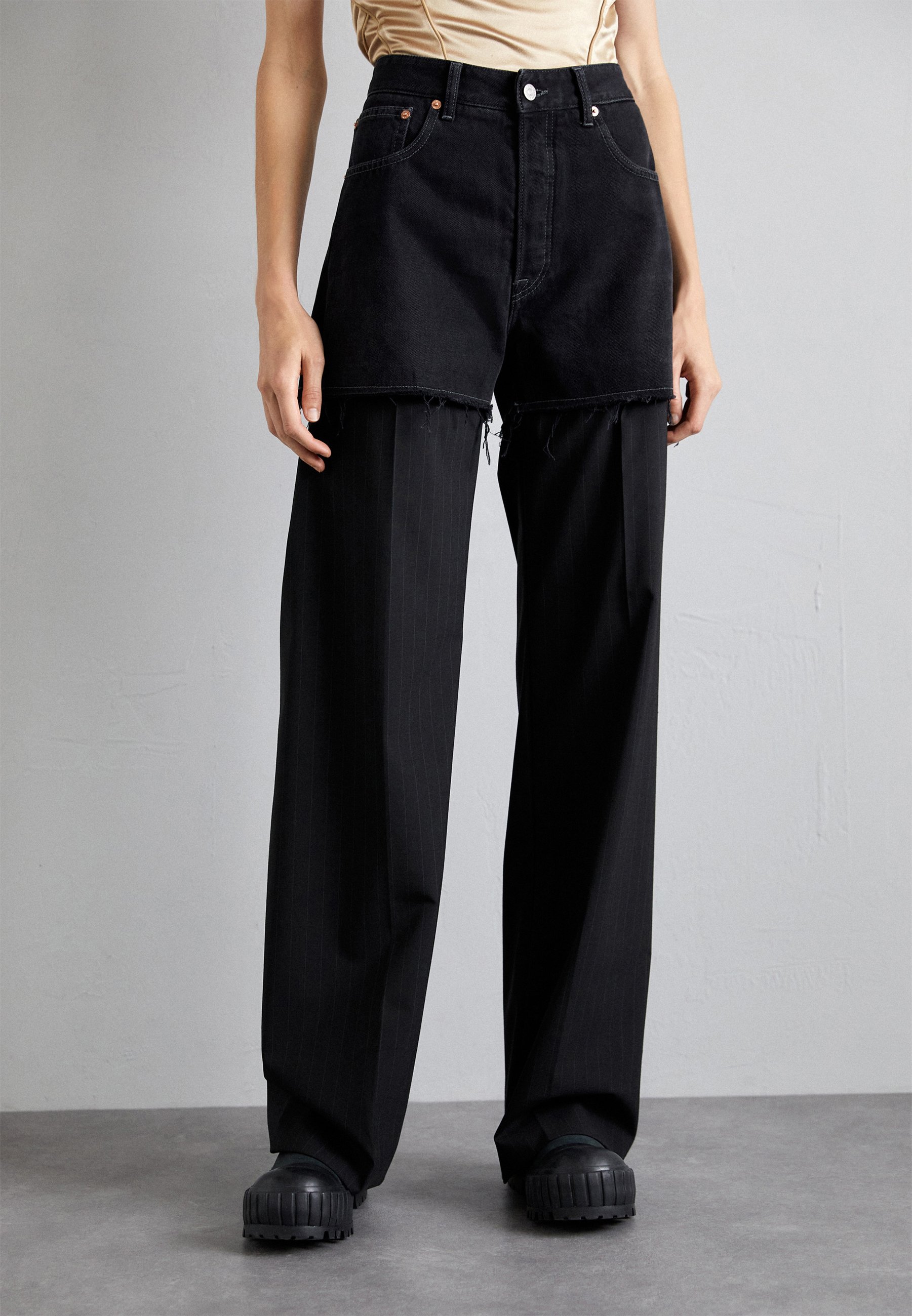 MM6 Maison Margiela PANTS POCKETS - Relaxed fit jeans - black 