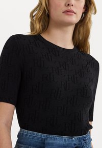 Lauren Ralph Lauren MONOGRAM JACQUARD SHORT SLEEVE JUMPER - Marškinėliai su spaudiniu - black
