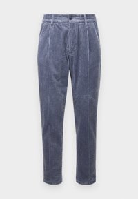 Manžestrové kalhoty šedé barvy s vertikálními pruhy, s pasem s záhyby, předním zapínáním na knoflík a kuželeovitými nohavicemi.