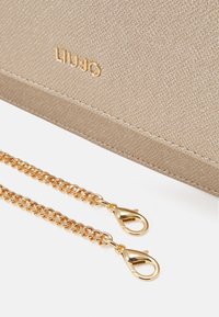 LIU JO CROSSBODY  - Borsa a tracolla - light gold-coloured