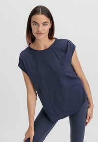 hessnatur T-shirt basic - dunkelblau