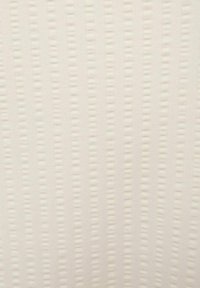 Tessuto texturizzato di colore crema con motivo a righe verticali, caratterizzato da accenti rettangolari in rilievo su tutta la superficie. Morbido e liscio al tatto.