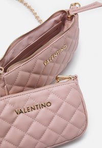 Valentino Bags OCARINA SET - Mala a tiracolo - cipria