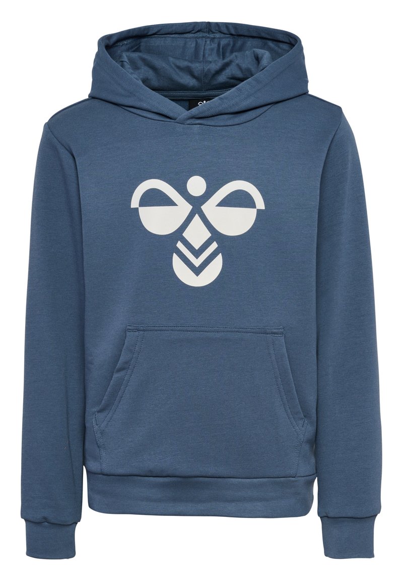 Felpa blu realizzata in morbido tessuto, con un grande design grafico bianco che presenta un motivo di api e foglie sul davanti. Include una tasca a marsupio.